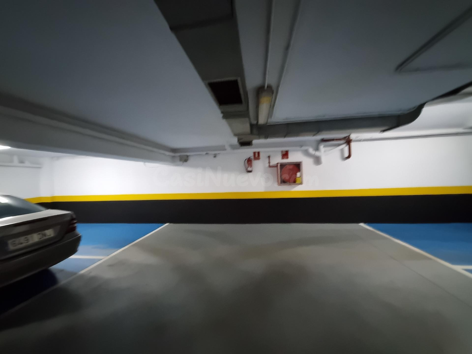Plaza para coche grande en Emilio Rubin - foto 4