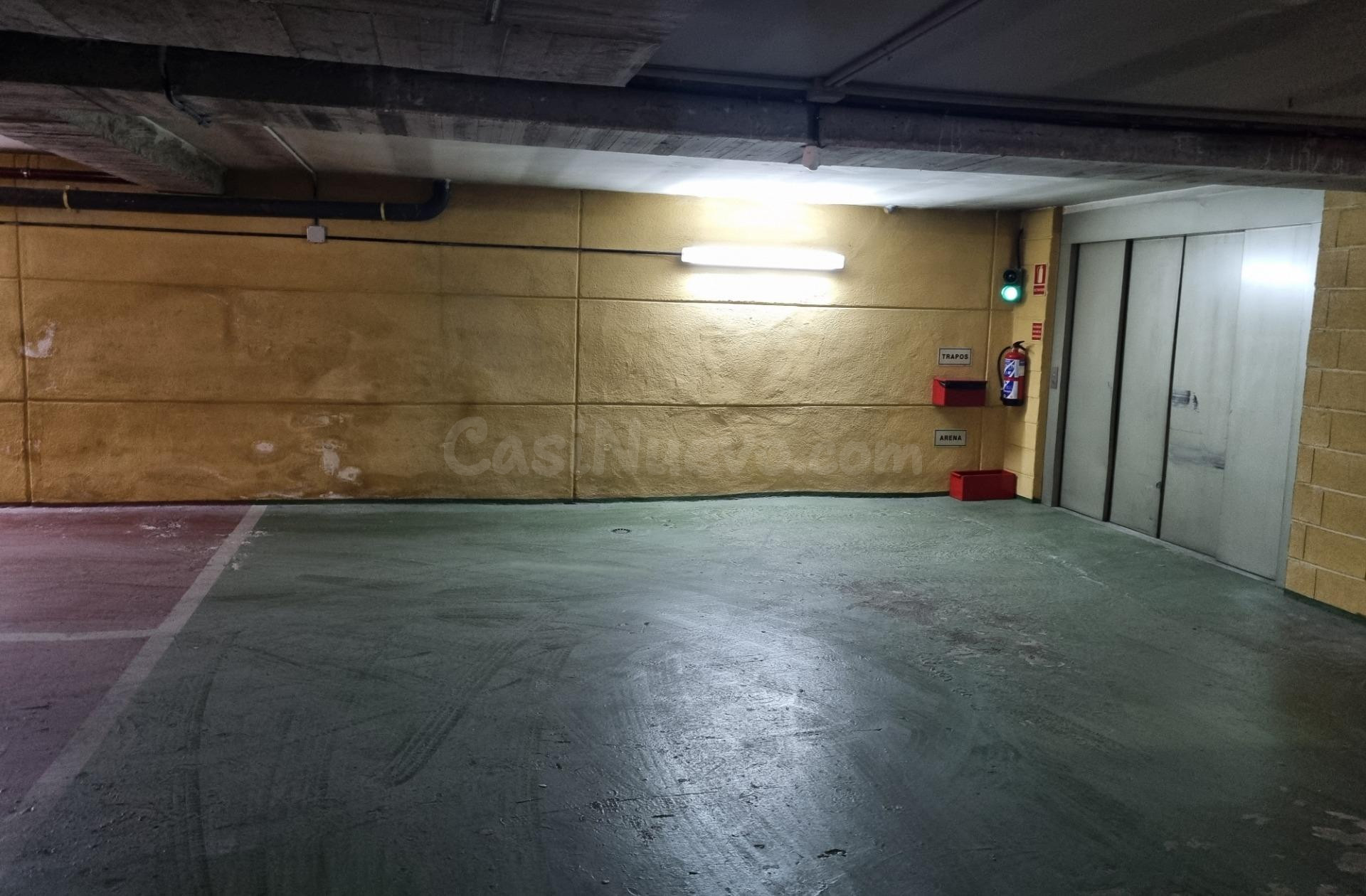 Plaza para coche grande en Malasaña - foto 2