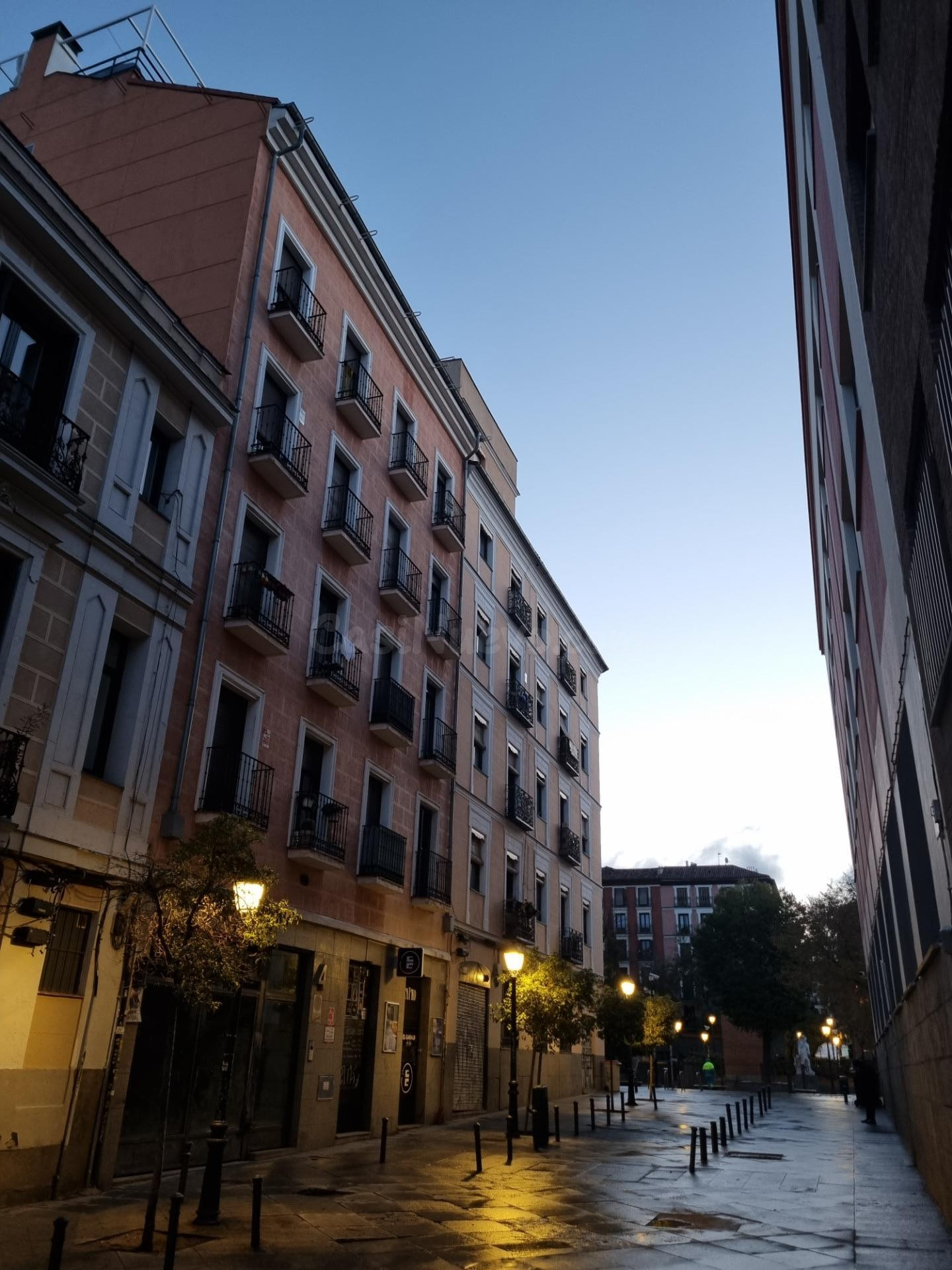 Plaza para coche grande en Malasaña - foto 4