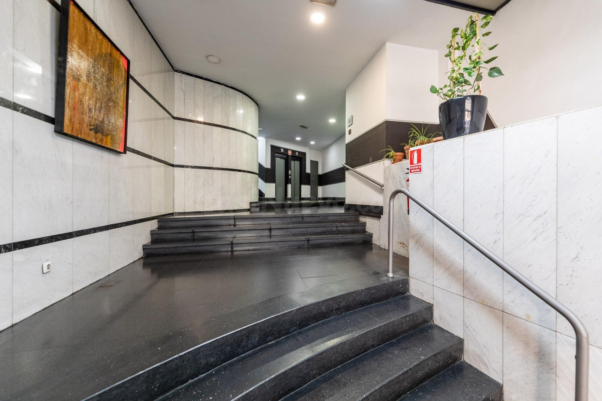 Nave exterior en edificio exclusivo con garaje y vigilancia  - foto 3