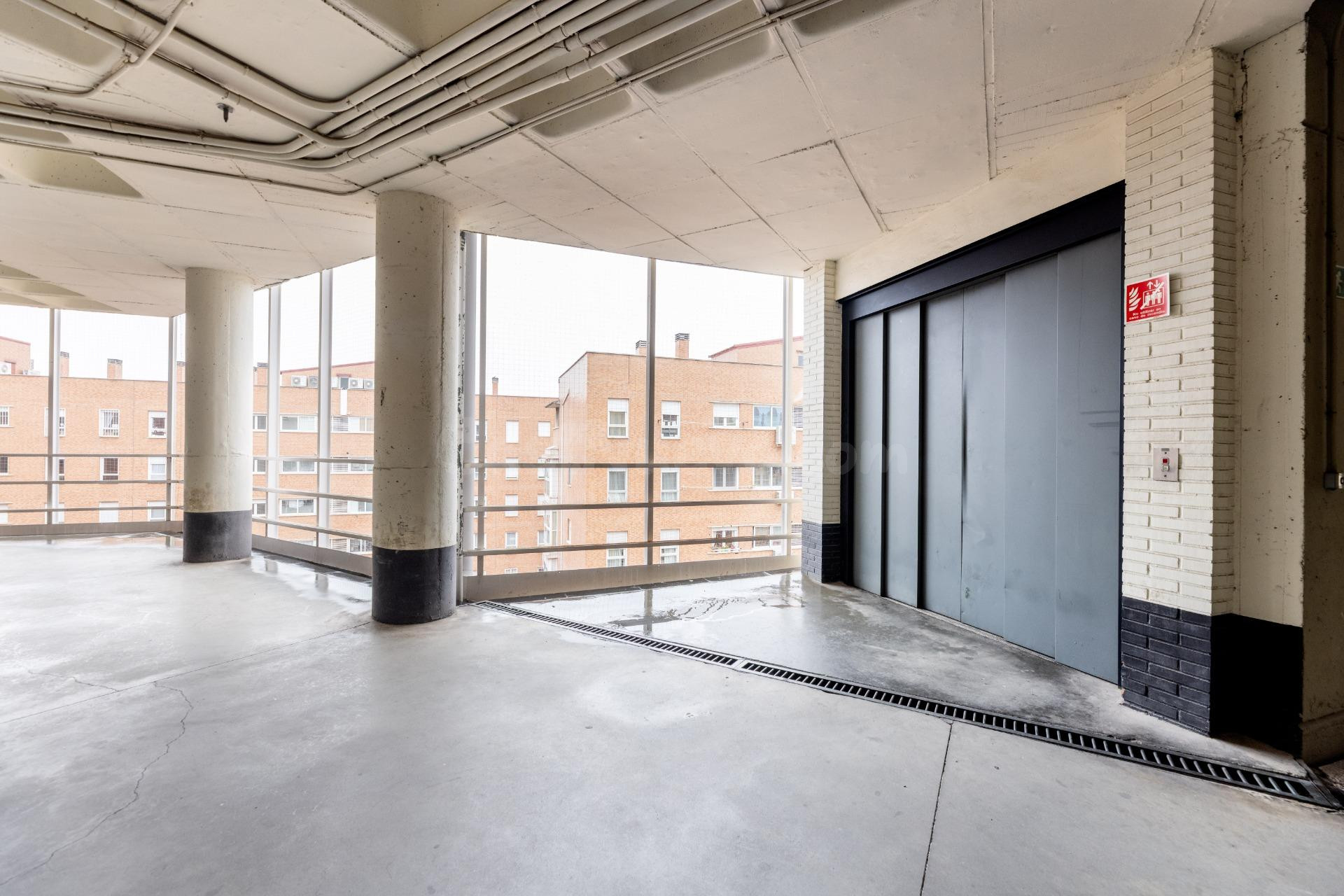Nave exterior en edificio exclusivo con garaje y vigilancia  - foto 4