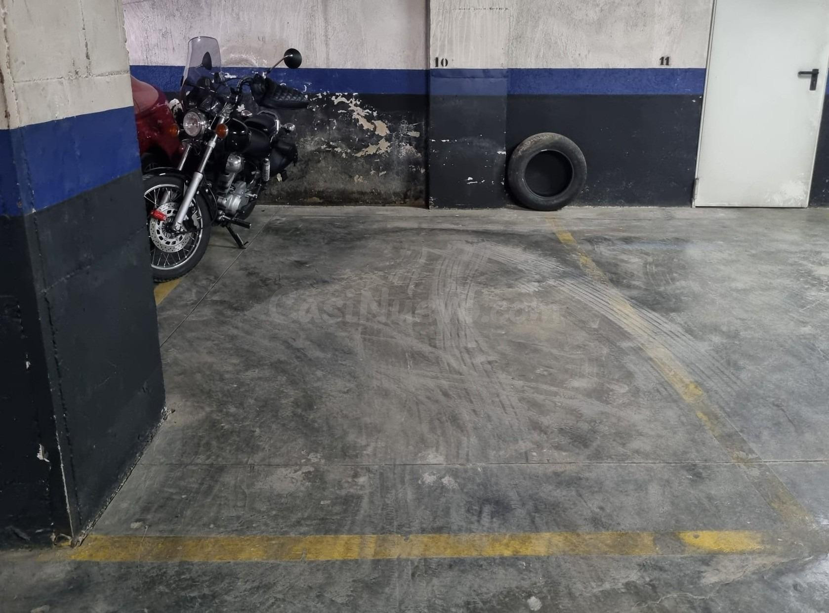 Garaje para coche mediano en Plaza España - foto 2