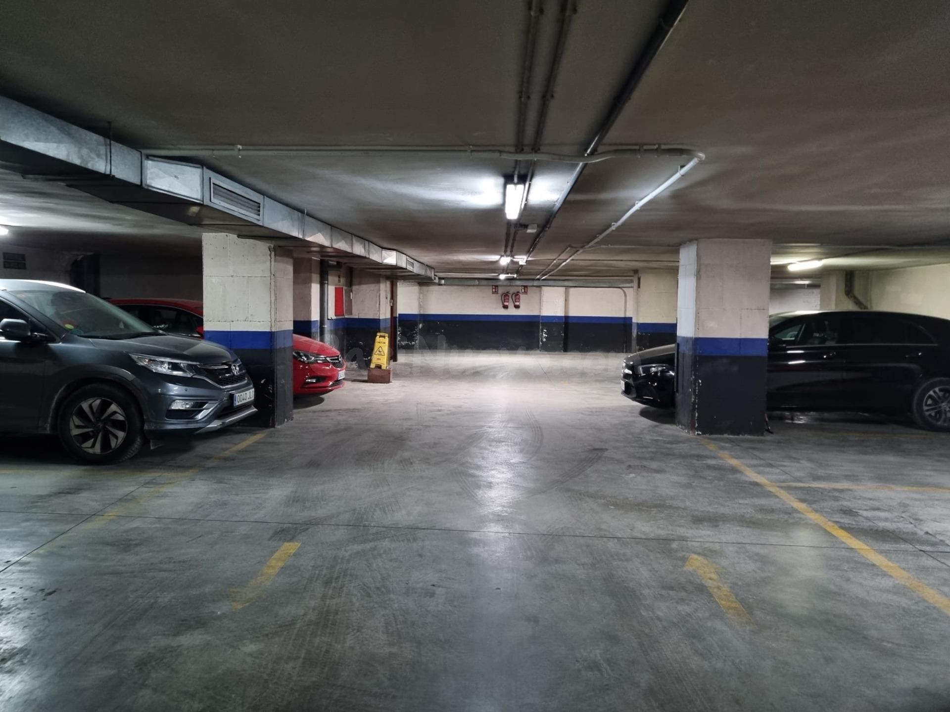 Garaje para coche mediano en Plaza España - foto 5