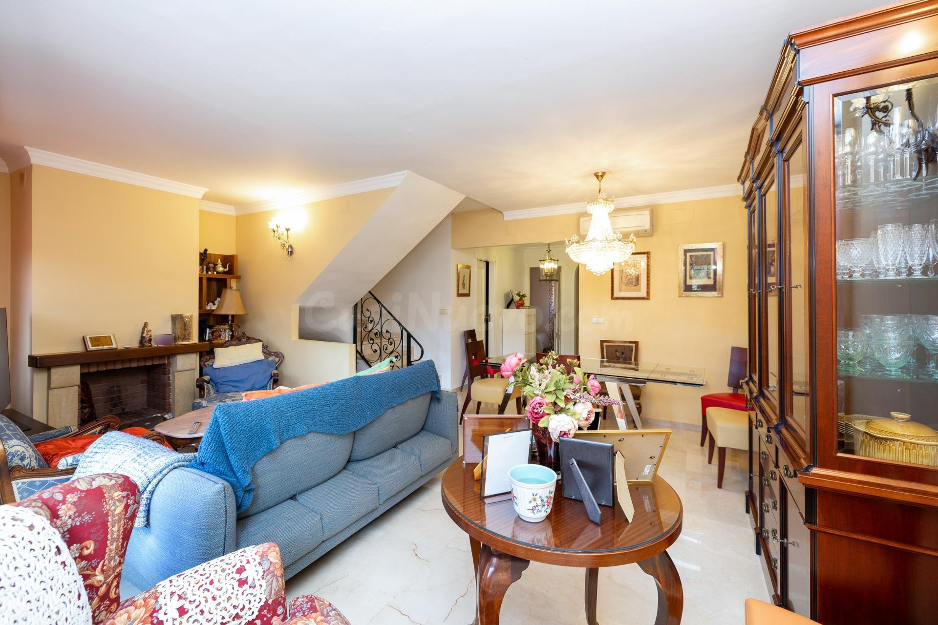 SE VENDE CASA ADOSADA URB. LA BERMEJANA, 4 DORM,3 BAÑOS. 2 S - foto 5