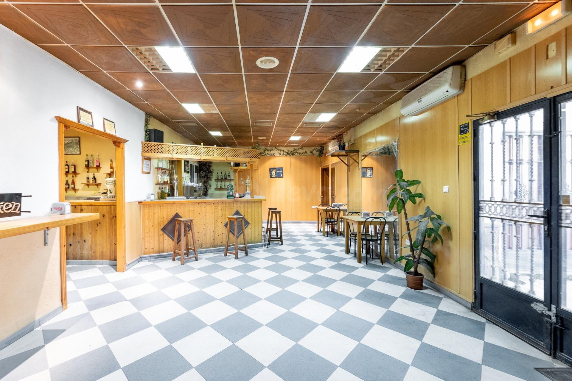 SE VENDE   RECINTO CON VARIAS DEPENDENCIAS (AVENIDA LOS ALAM - foto 2