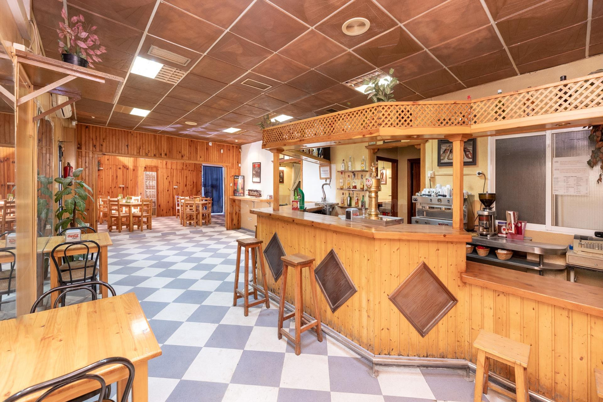 SE VENDE   RECINTO CON VARIAS DEPENDENCIAS (AVENIDA LOS ALAM - foto 4