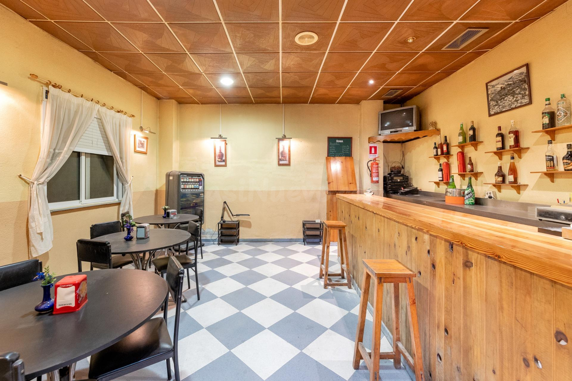 SE VENDE   RECINTO CON VARIAS DEPENDENCIAS (AVENIDA LOS ALAM - foto 5
