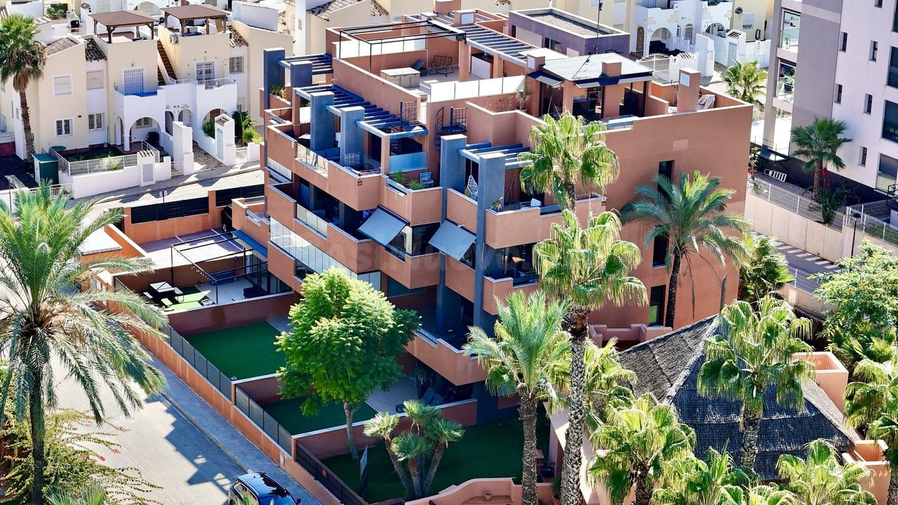 Apartamento moderno de 2 dormitorios en venta en Villamartín