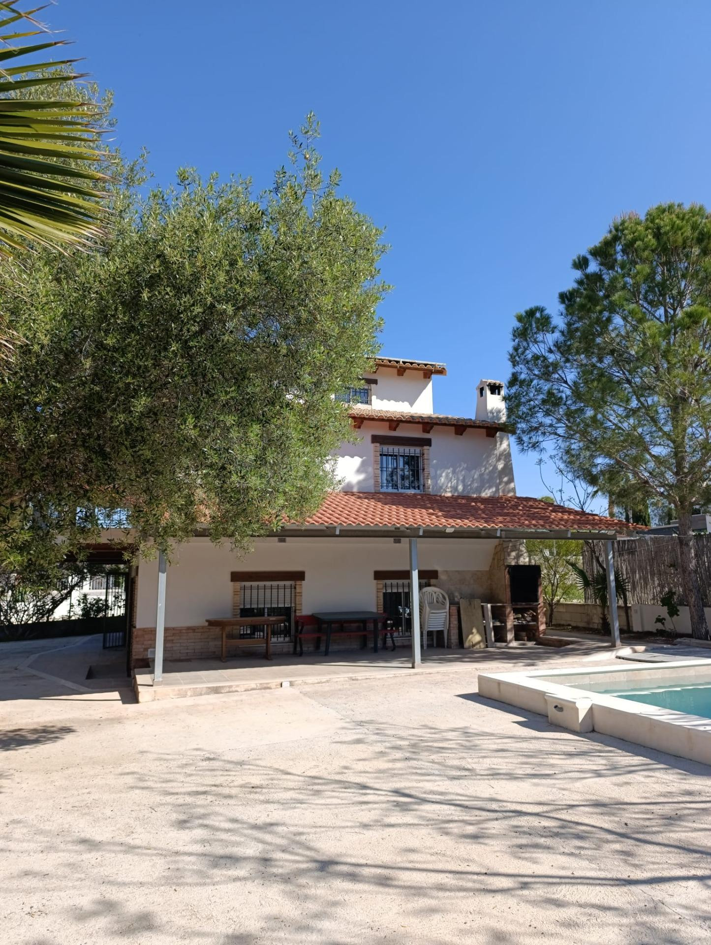 Magnífica casa con terreno en la zona de Fortuna - foto 2