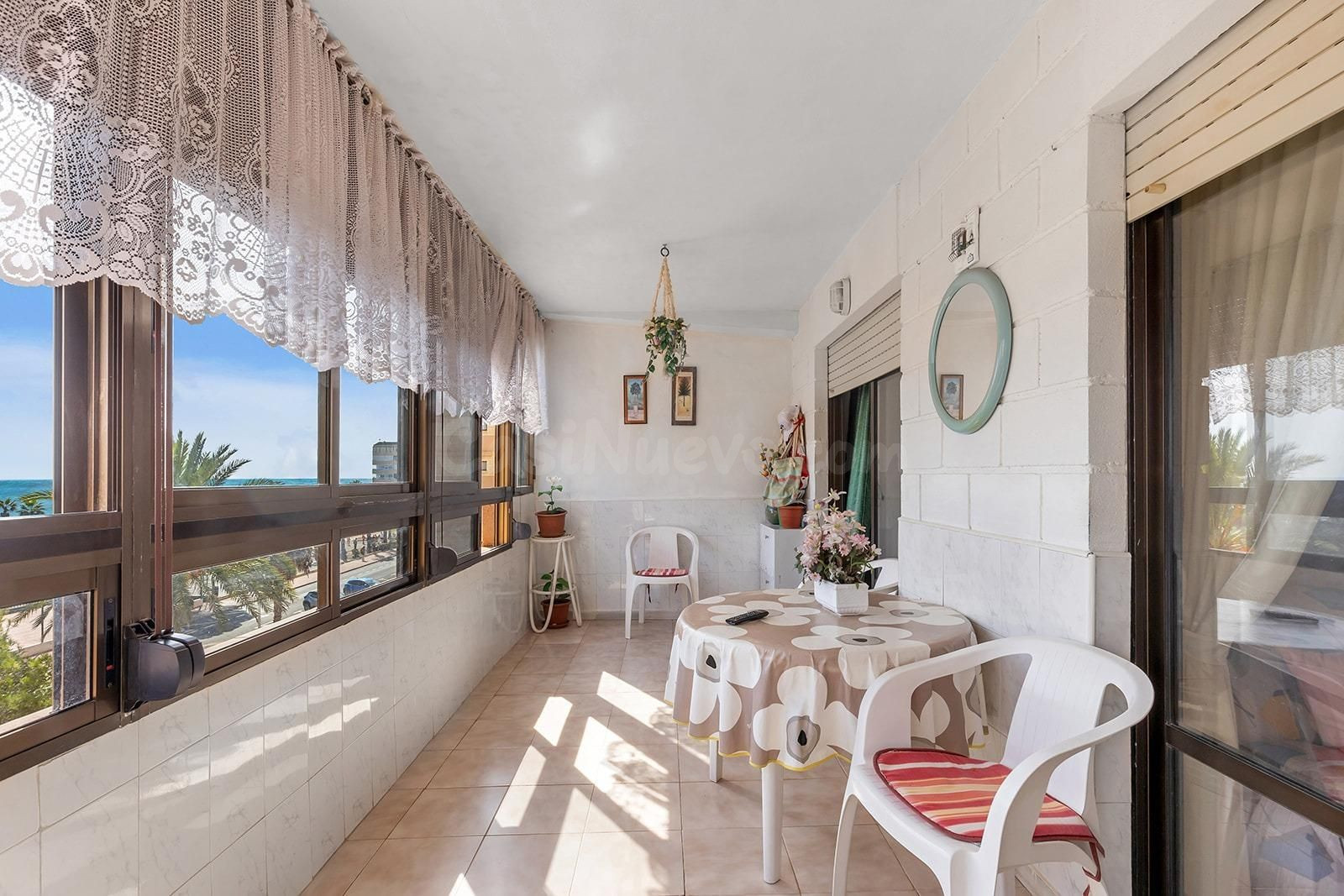 Apartamento de dos dormitorios con vistas la mar - foto 3