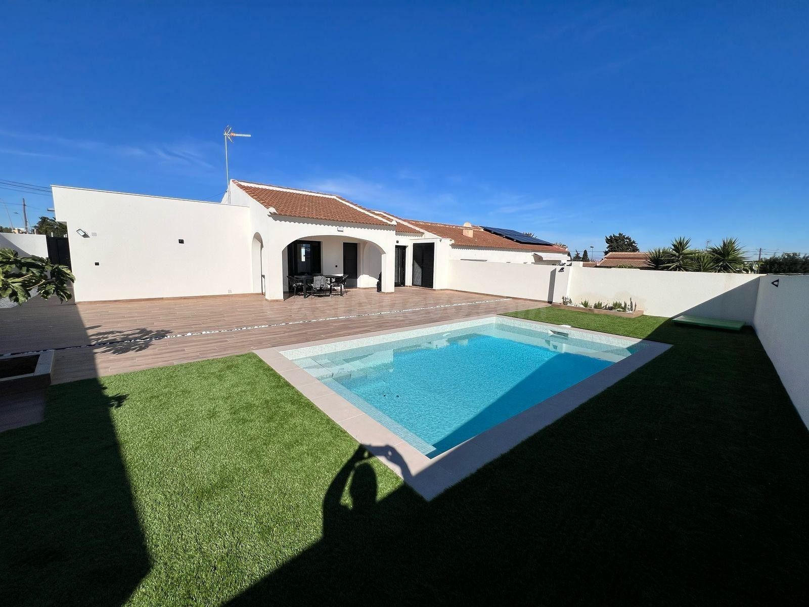 CHALET REFORMADO CON PISCINA EN LOS BALCONES - foto 2