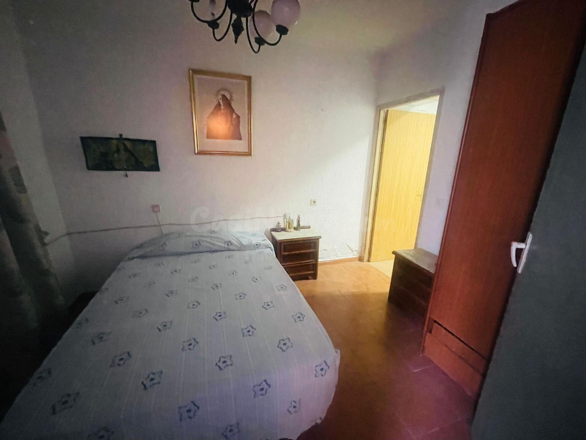 Impresionante Propiedad de 160 m2 con Acceso a Dos Calles y Encantador Patio