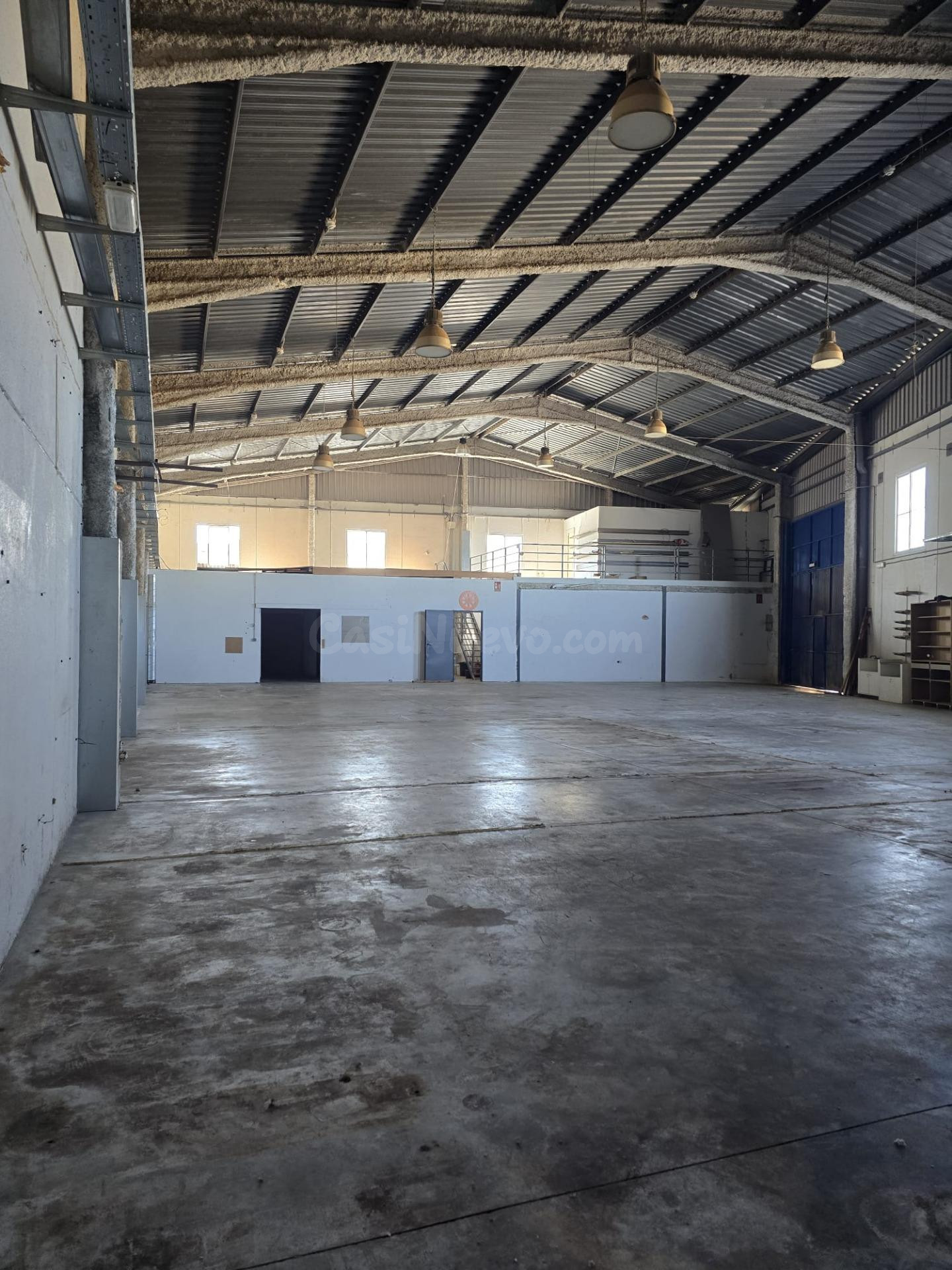 Nave industrial con presencia y funcionalidad LA POLVORISTA - foto 3