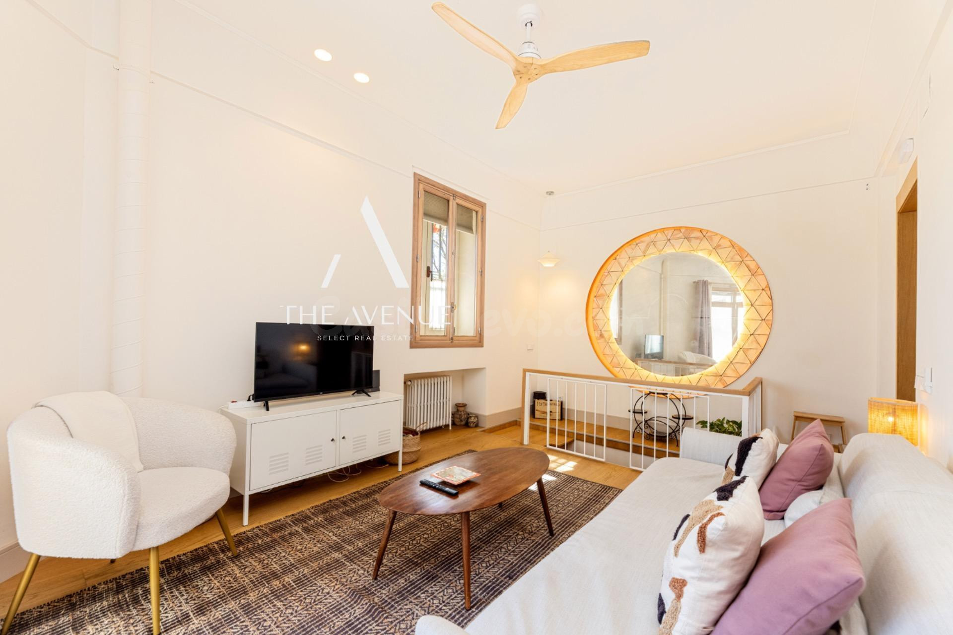 Piso reformado y con licencia turística a la venta en Argüel - foto 3