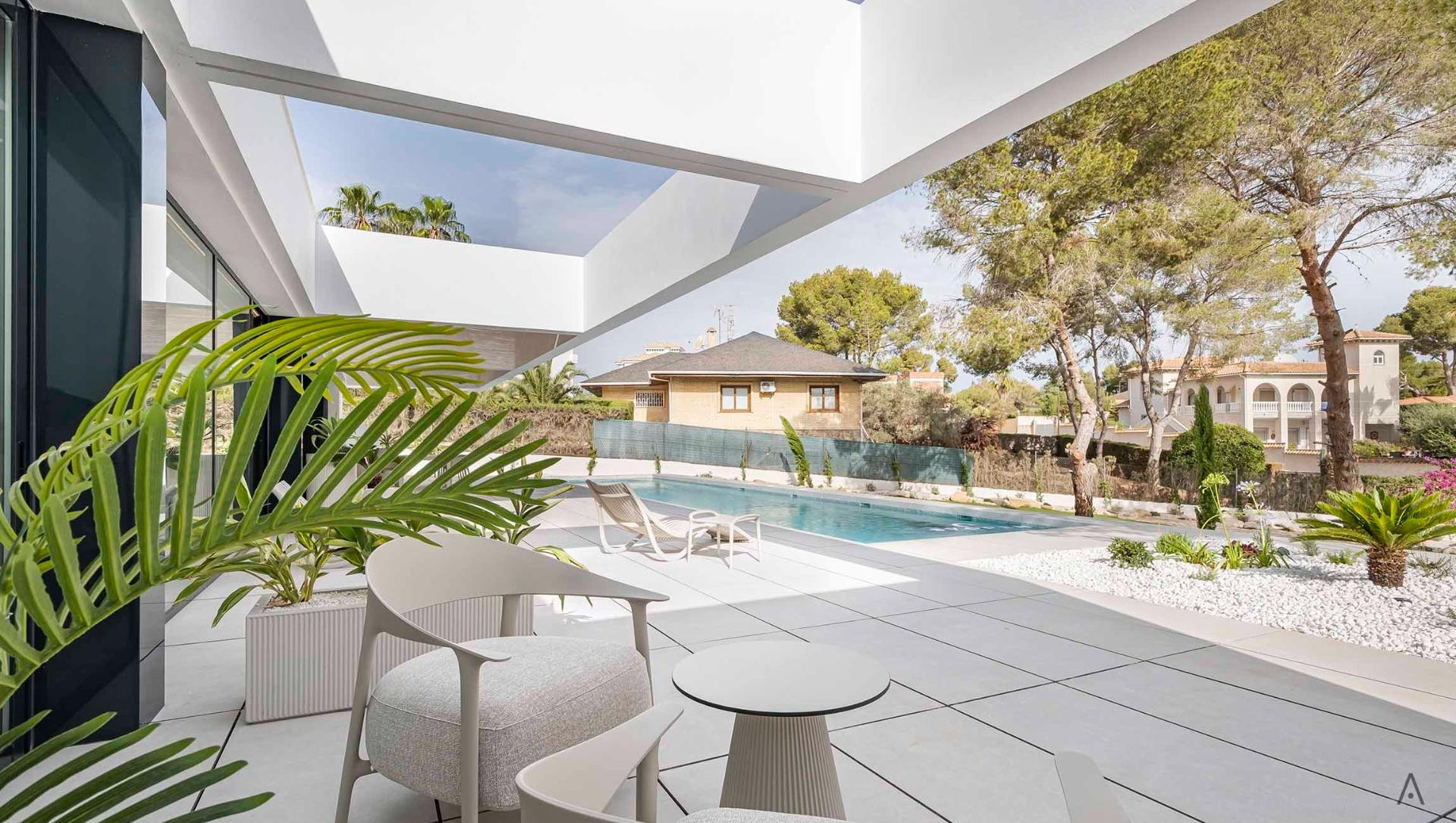DESCUBRE TU PARAÍSO EN ESPAÑA: VILLA EXCLUSIVA CON VISTAS ESPECTACULARES - foto 2