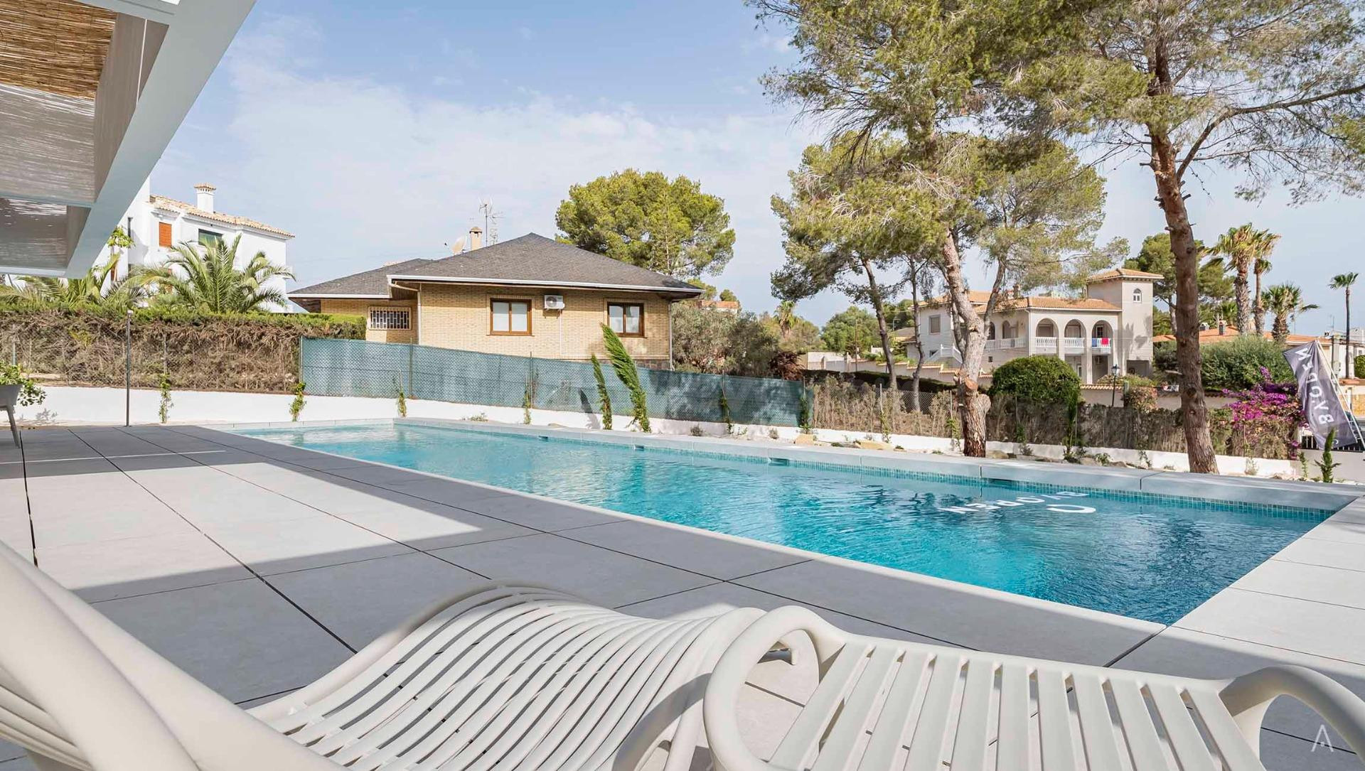 DESCUBRE TU PARAÍSO EN ESPAÑA: VILLA EXCLUSIVA CON VISTAS ESPECTACULARES - foto 4