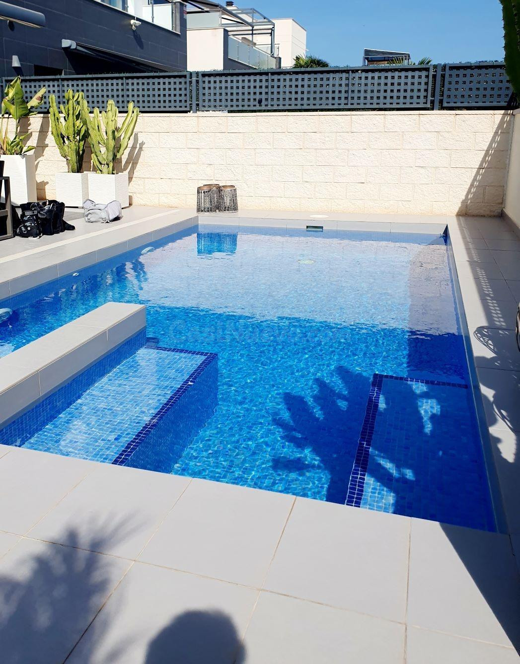 VILLA CON MUCHOS LUJOS, PISCINA, JARDIN,...