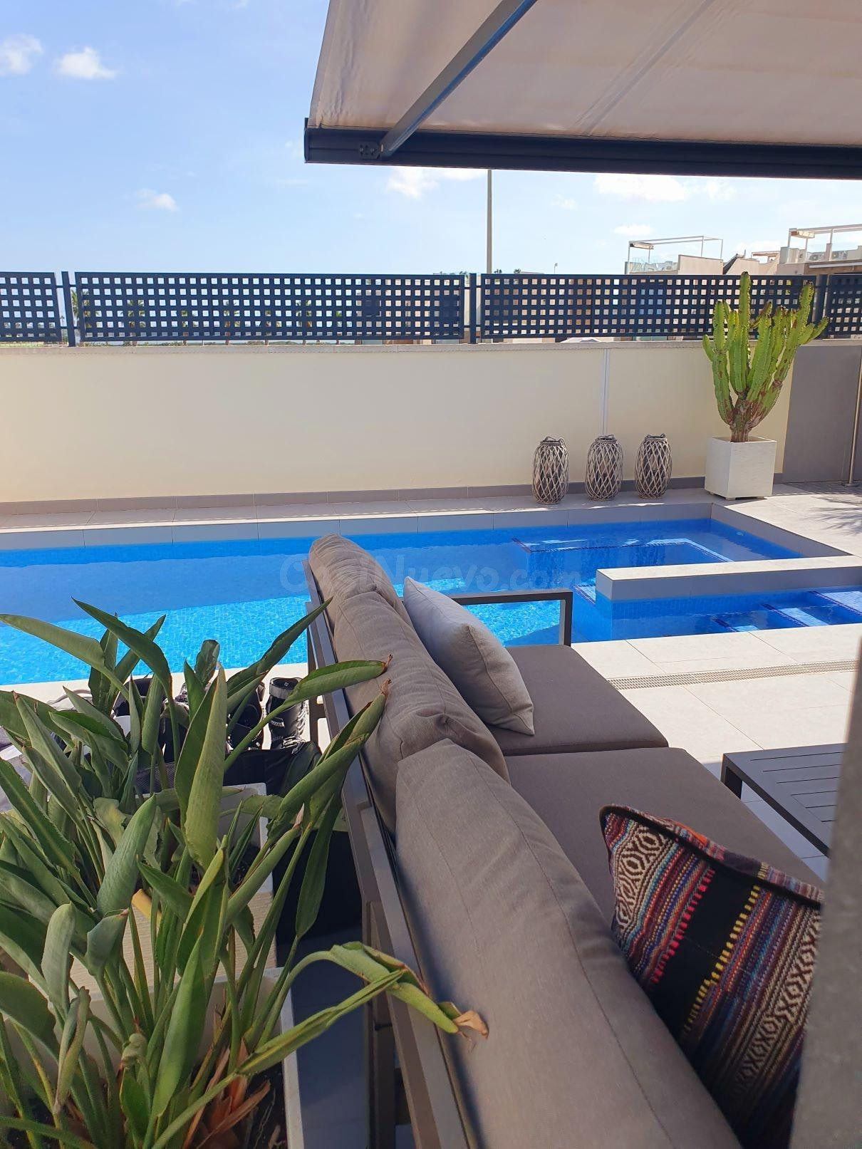 VILLA CON MUCHOS LUJOS, PISCINA, JARDIN,... - foto 2