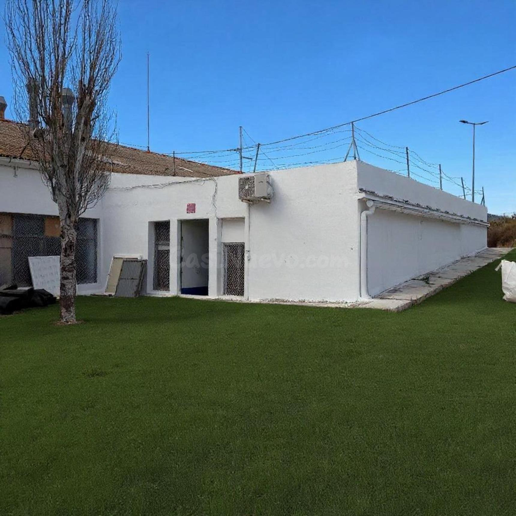 Nave en venta en zona urbana con parcela privada-Ideal para  - foto 2