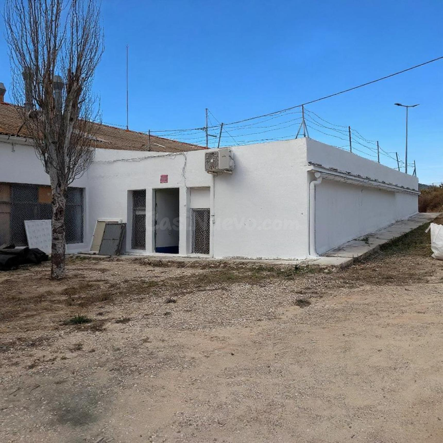 Nave en venta en zona urbana con parcela privada-Ideal para  - foto 3