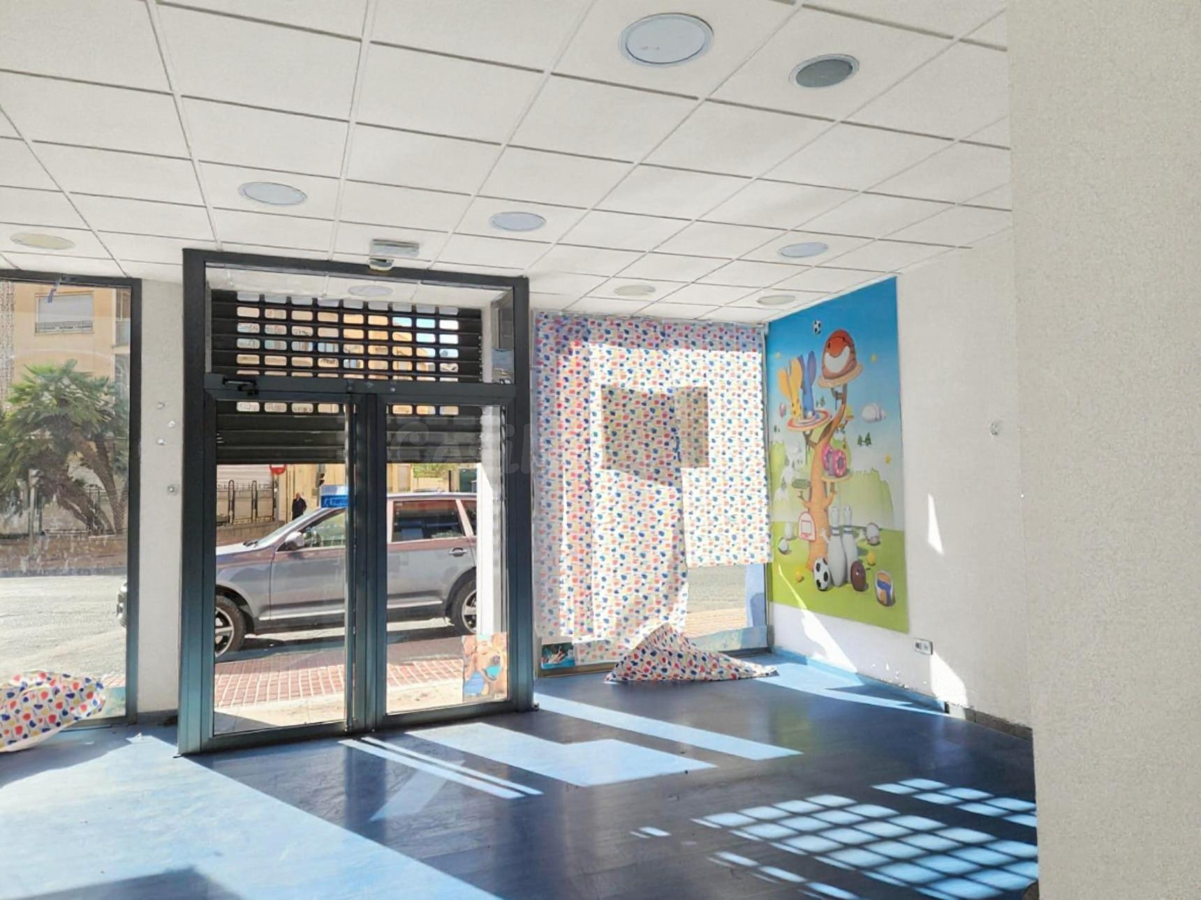 Alquiler local con plaza de garaje - foto 4