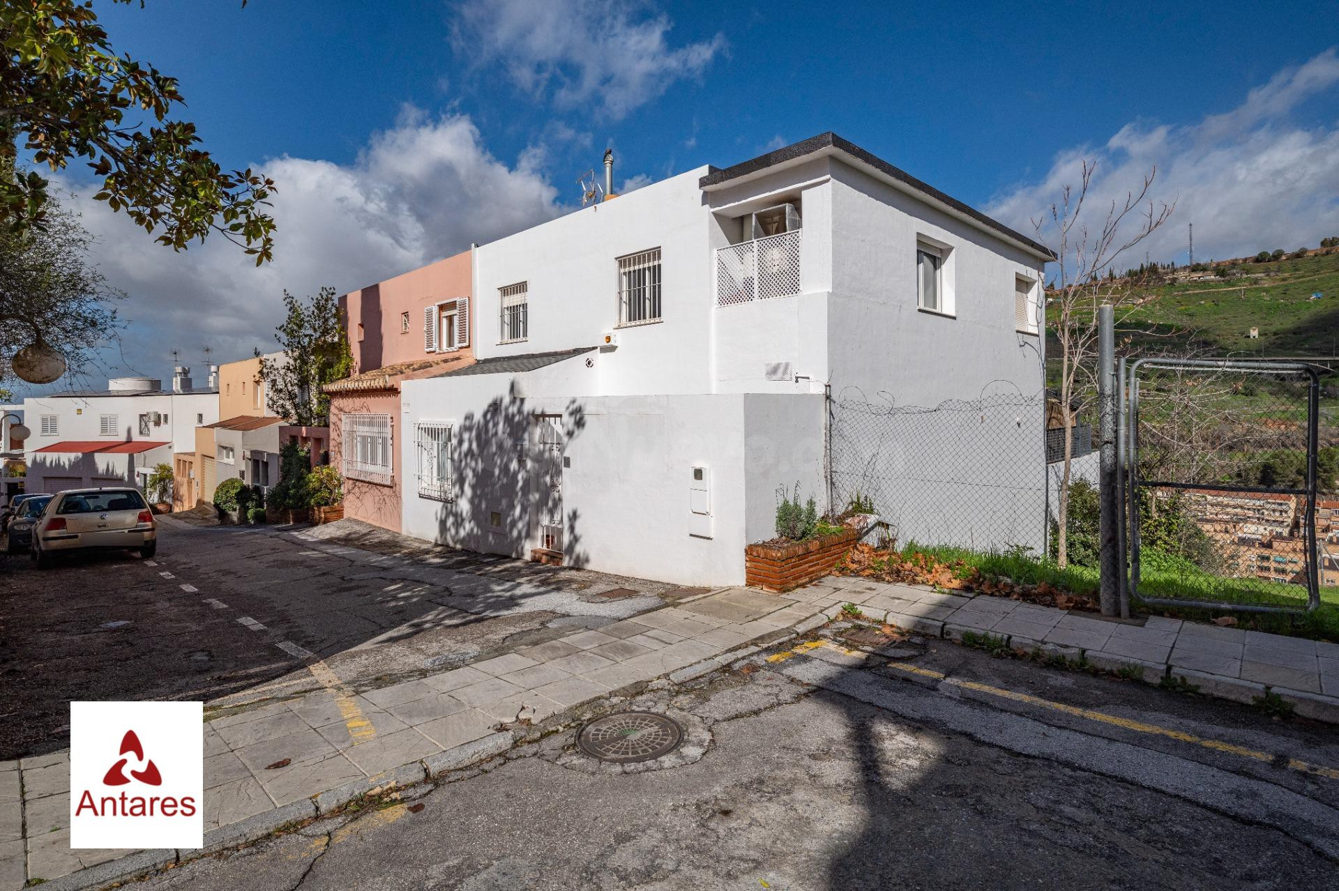 Exclusivo casa pareada en Urbanización El Serrallo - foto 2