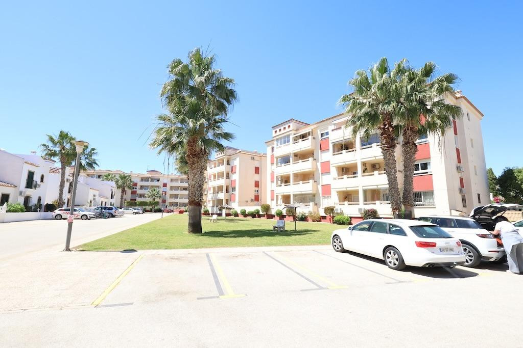 se vende un apartamento de 2 dormiotrios y 2 baños en comuni - foto 2