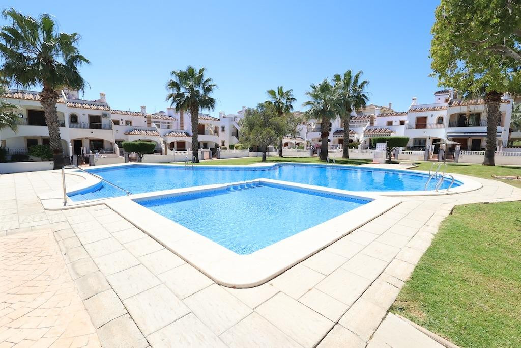 se vende un apartamento de 2 dormiotrios y 2 baños en comuni - foto 3