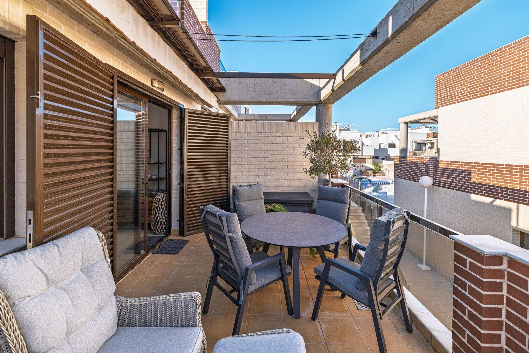 Ático dúplex con amplio solárium | Cabo Roig – Orihuela Costa - foto 4