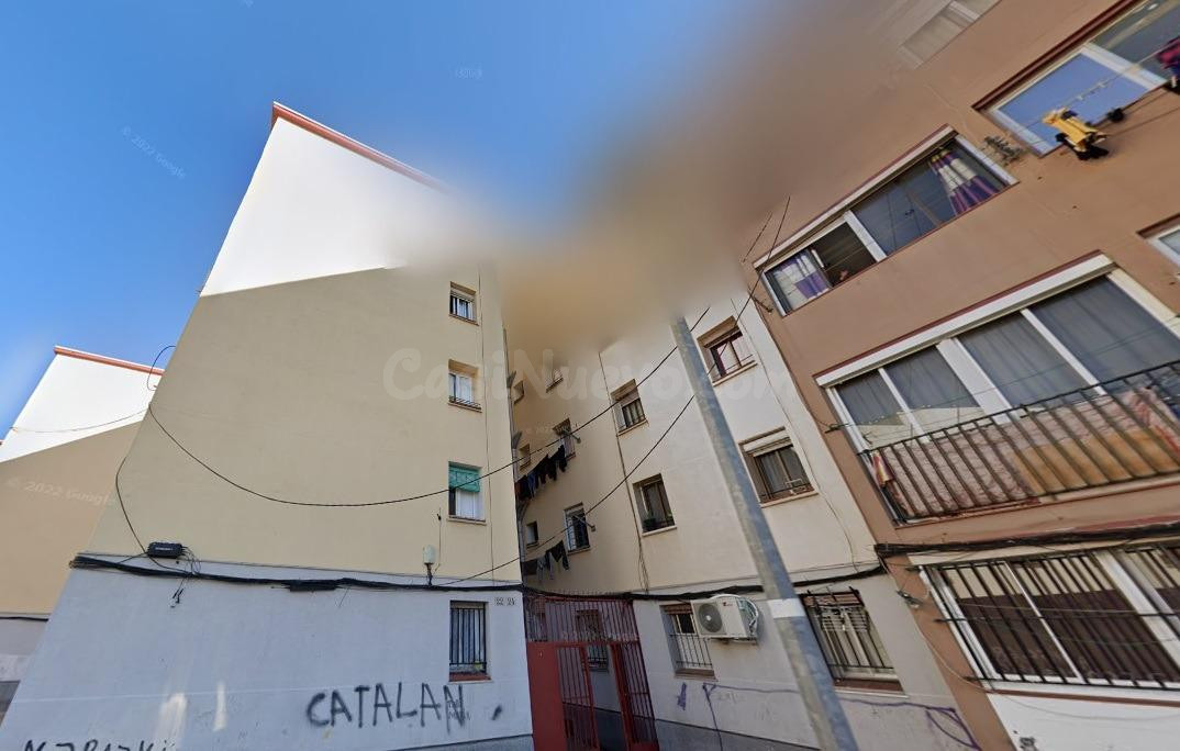 Se vende PISO OKUPADO en Badalona (Barcelona) - foto 2