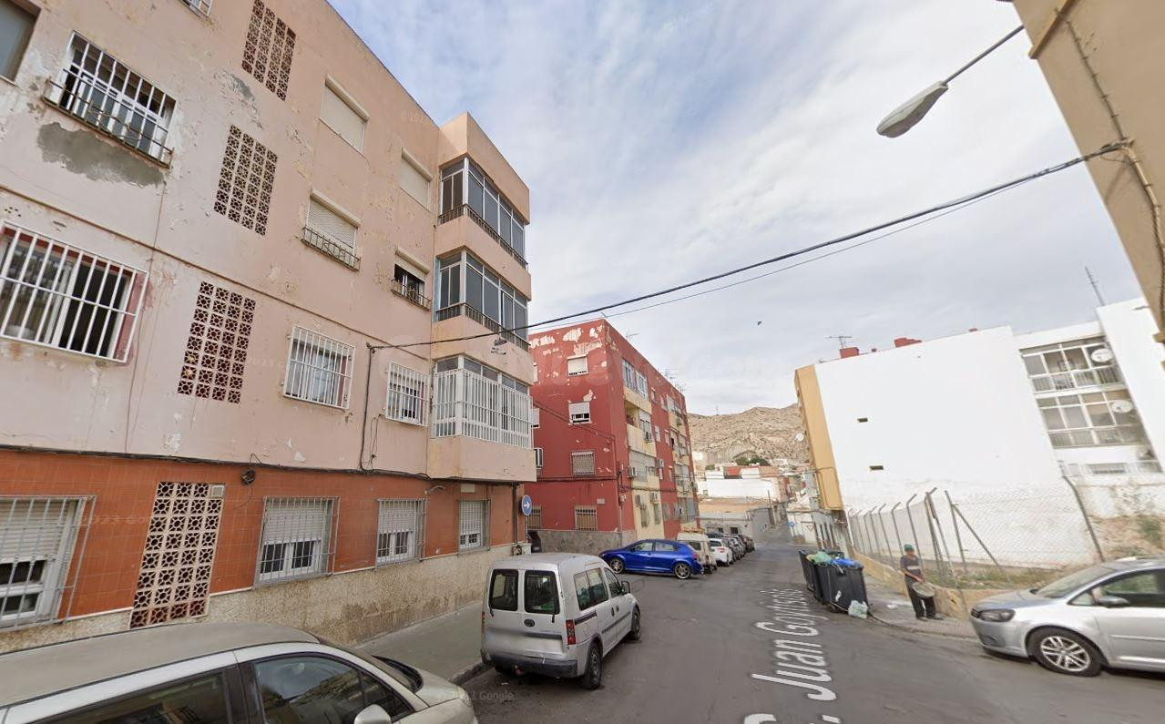 Se vende piso OKUPA en Almería (Almería). - foto 2