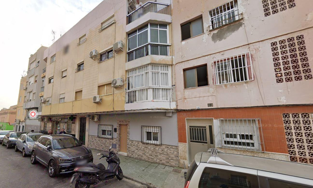Se vende piso OKUPA en Almería (Almería). - foto 3