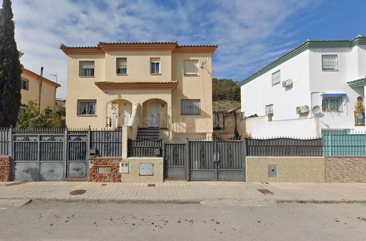 Se vende casa adosada OKUPA en Albolote (Granada). - foto 2