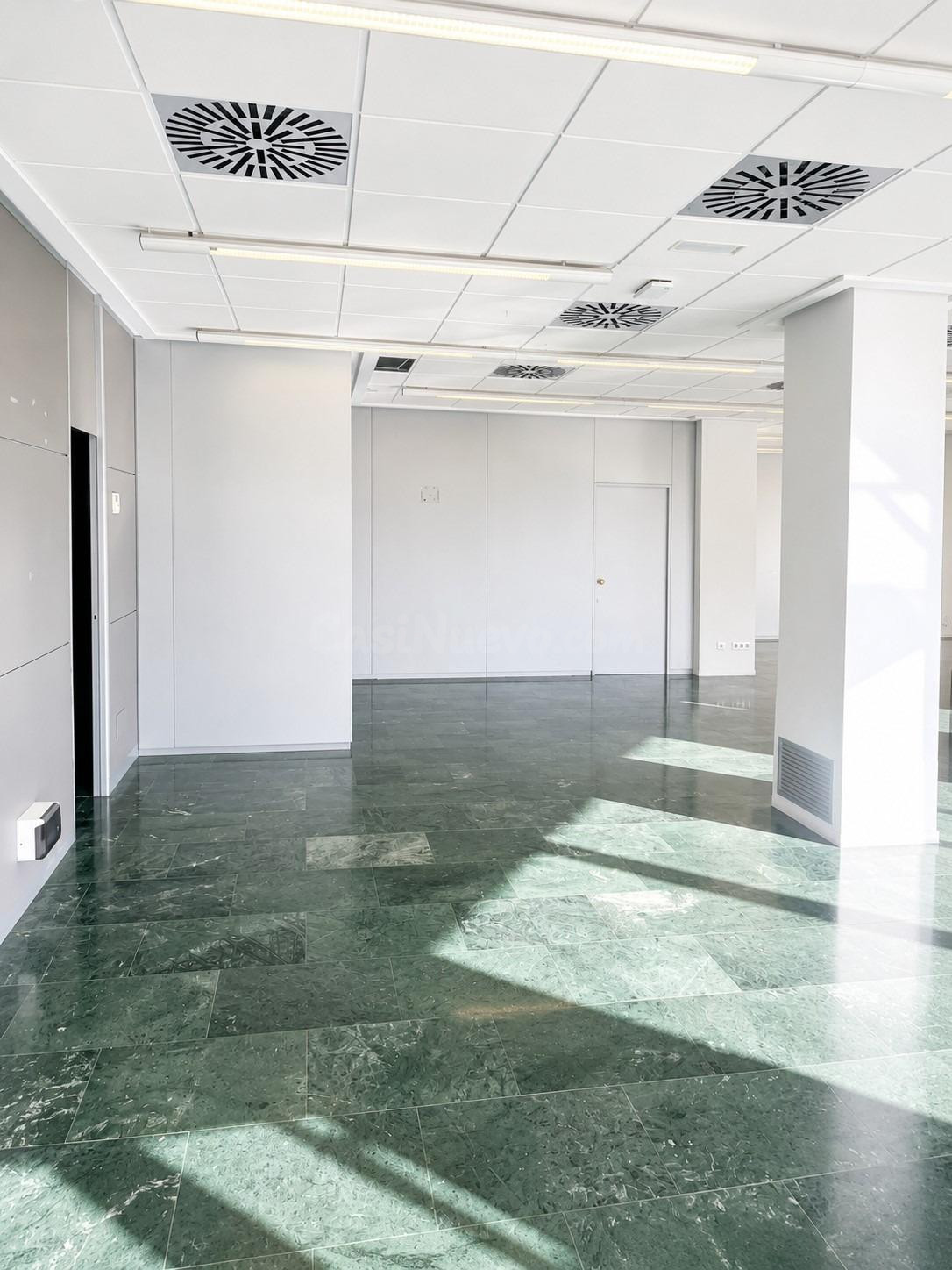 ¡Local en alquiler con máxima visibilidad! Situado en la rot - foto 4