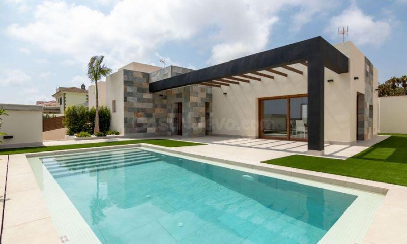VIVIENDA EN URBANIZACIÓN CONSOLIDADA EN LA COSTA