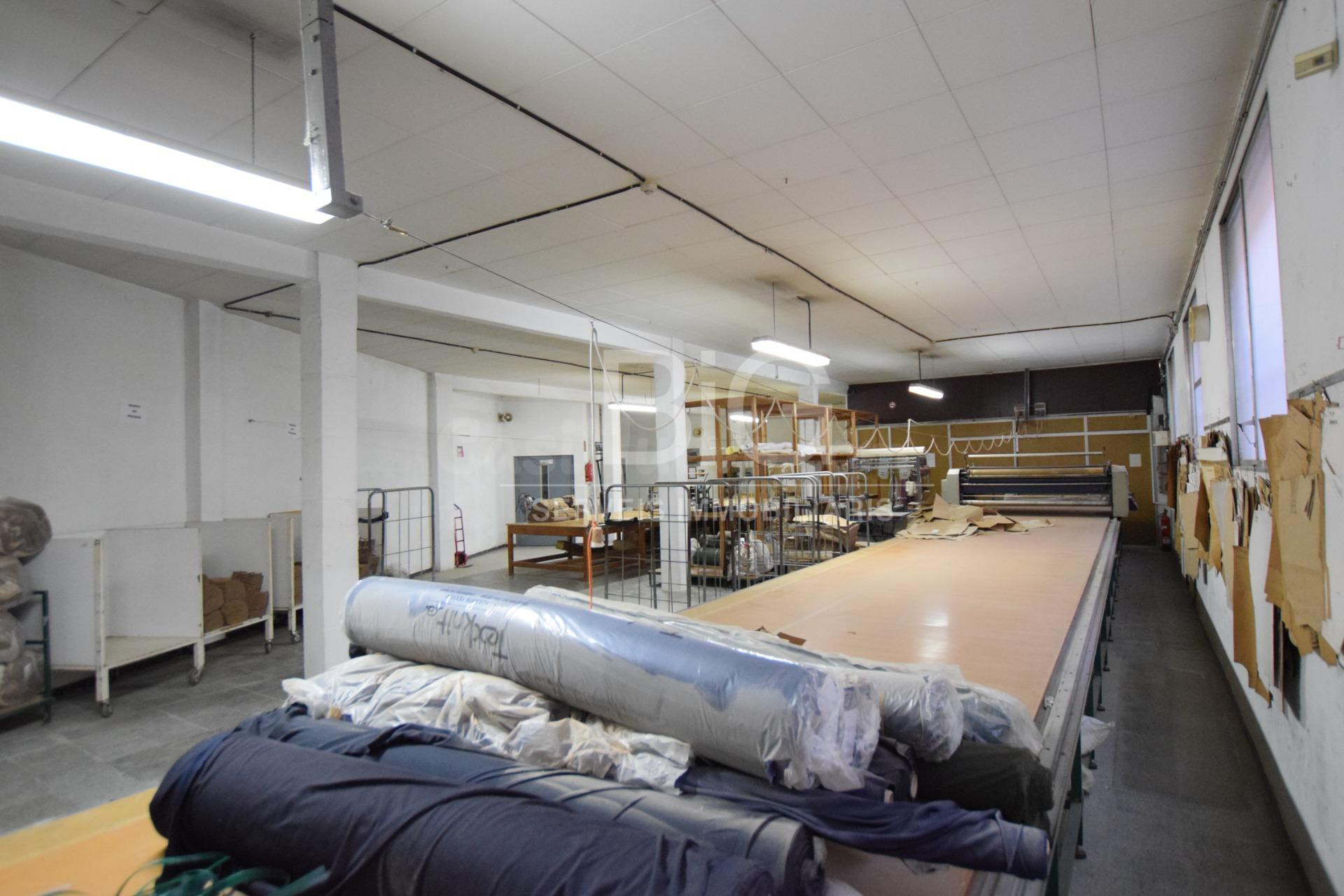 Nave comercial en venta en Cerdanyola Sud - foto 2