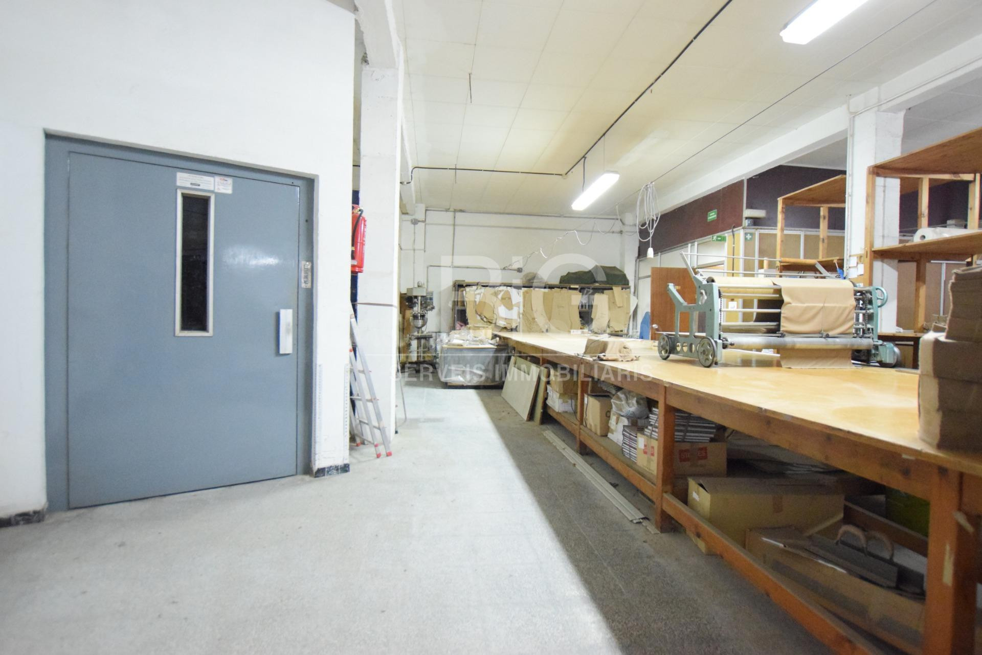 Nave comercial en venta en Cerdanyola Sud - foto 3