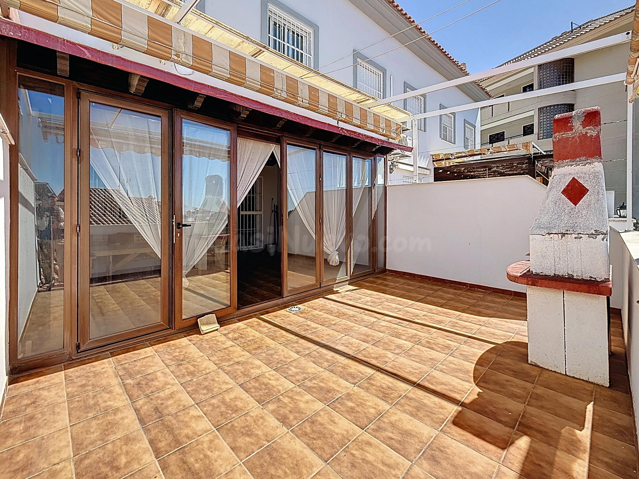 Amplia vivienda adosada en venta en Fuengirola - foto 2