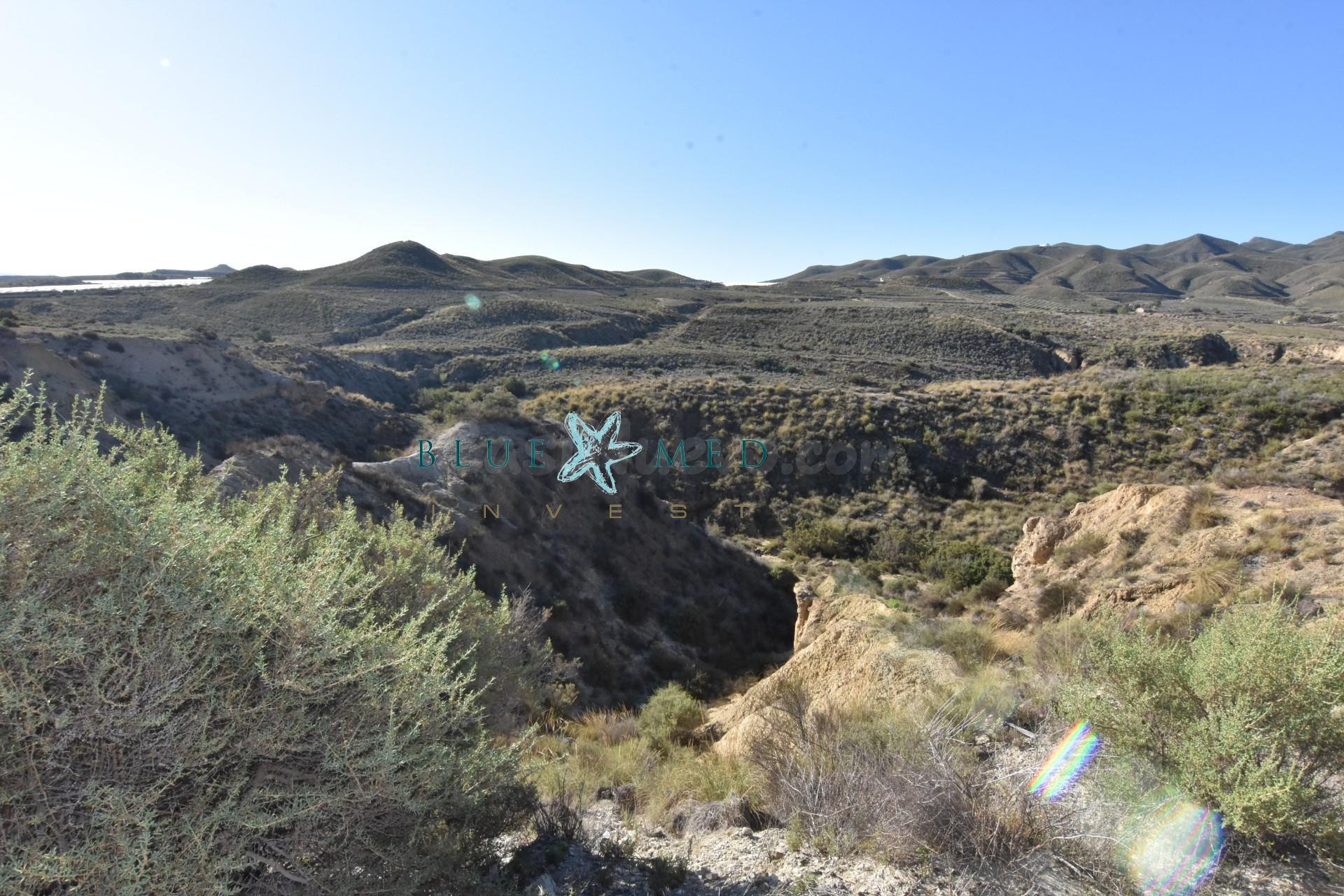 Casa de campo con balsón, derechos de agua y gran almacén en venta Los Ruices, Mazarrón