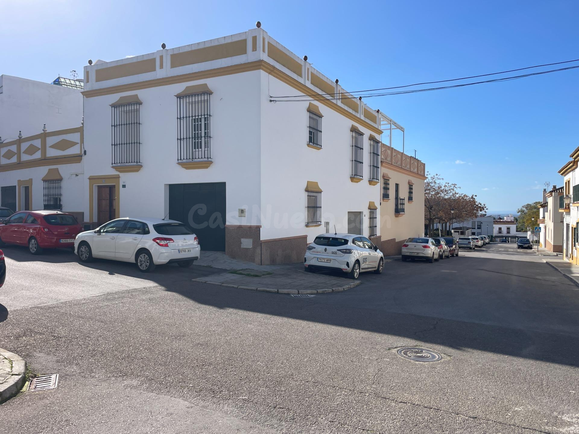 Gran casa familiar más local comercial y cochera en zona Nec