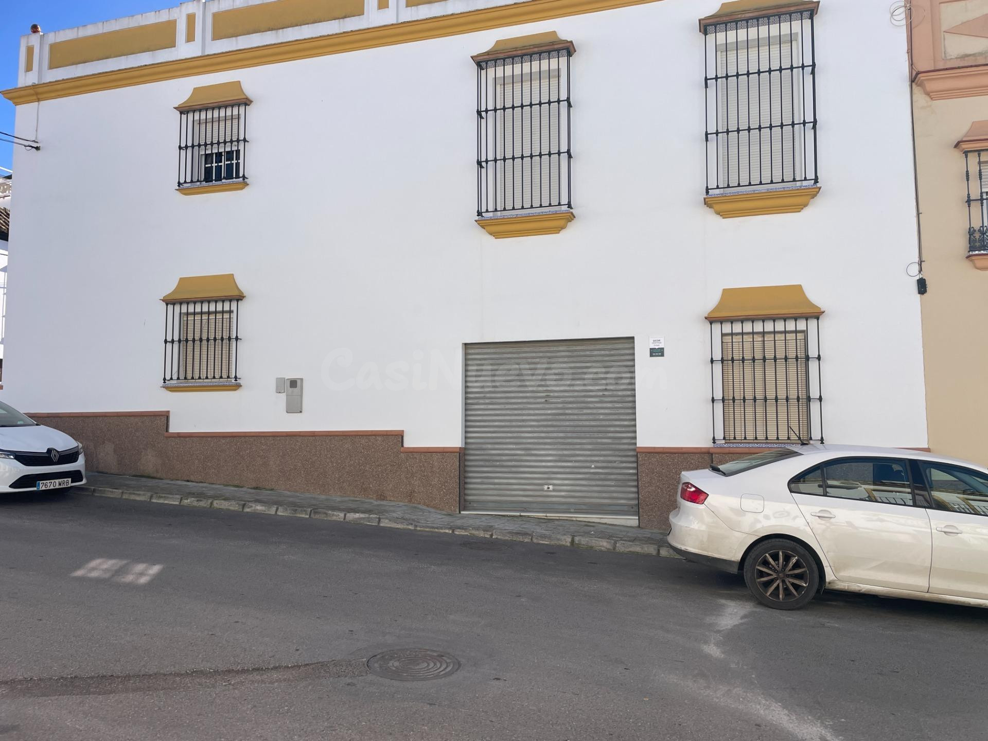 Gran casa familiar más local comercial y cochera en zona Nec - foto 3