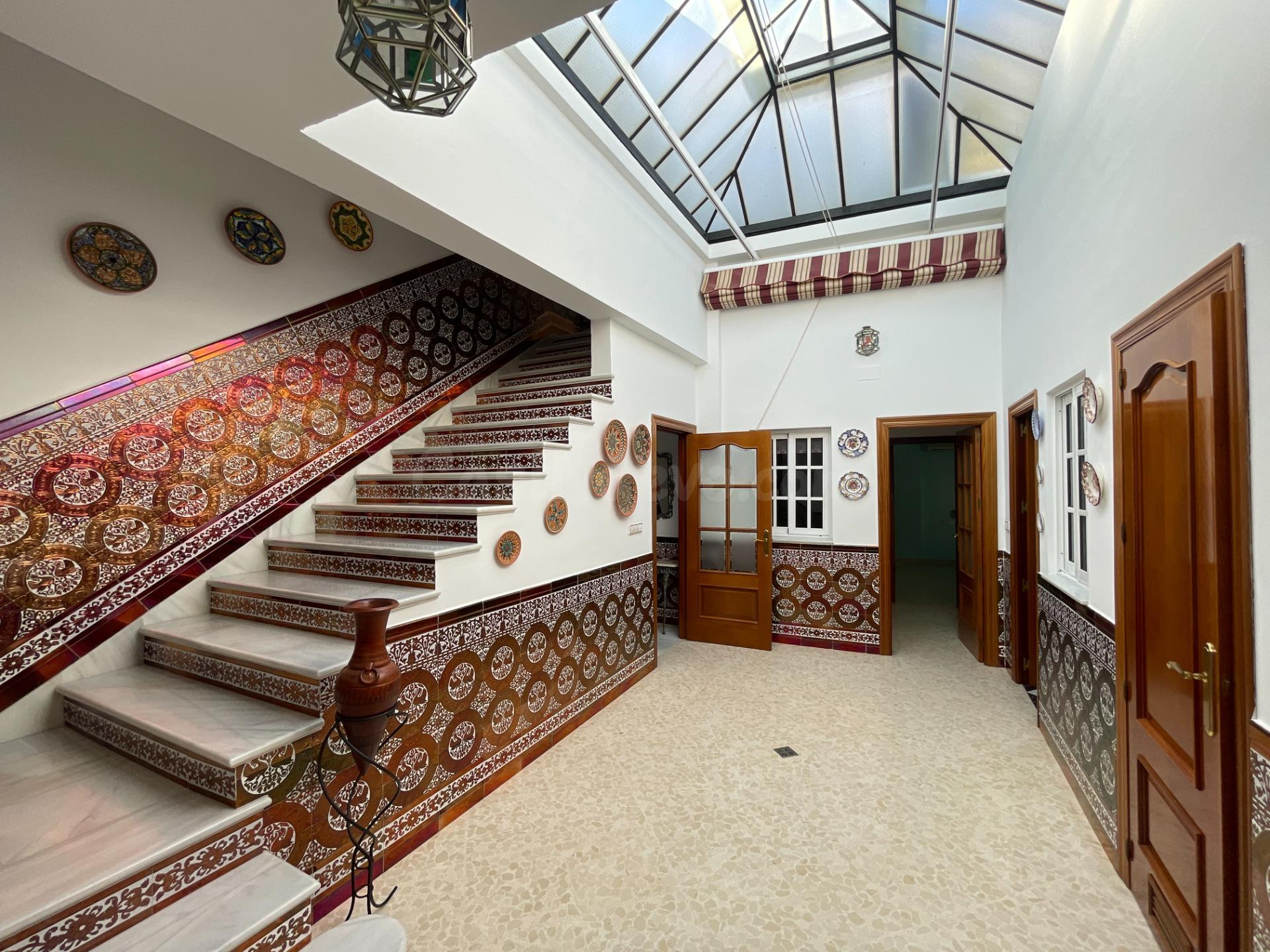 Gran casa familiar más local comercial y cochera en zona Nec - foto 4