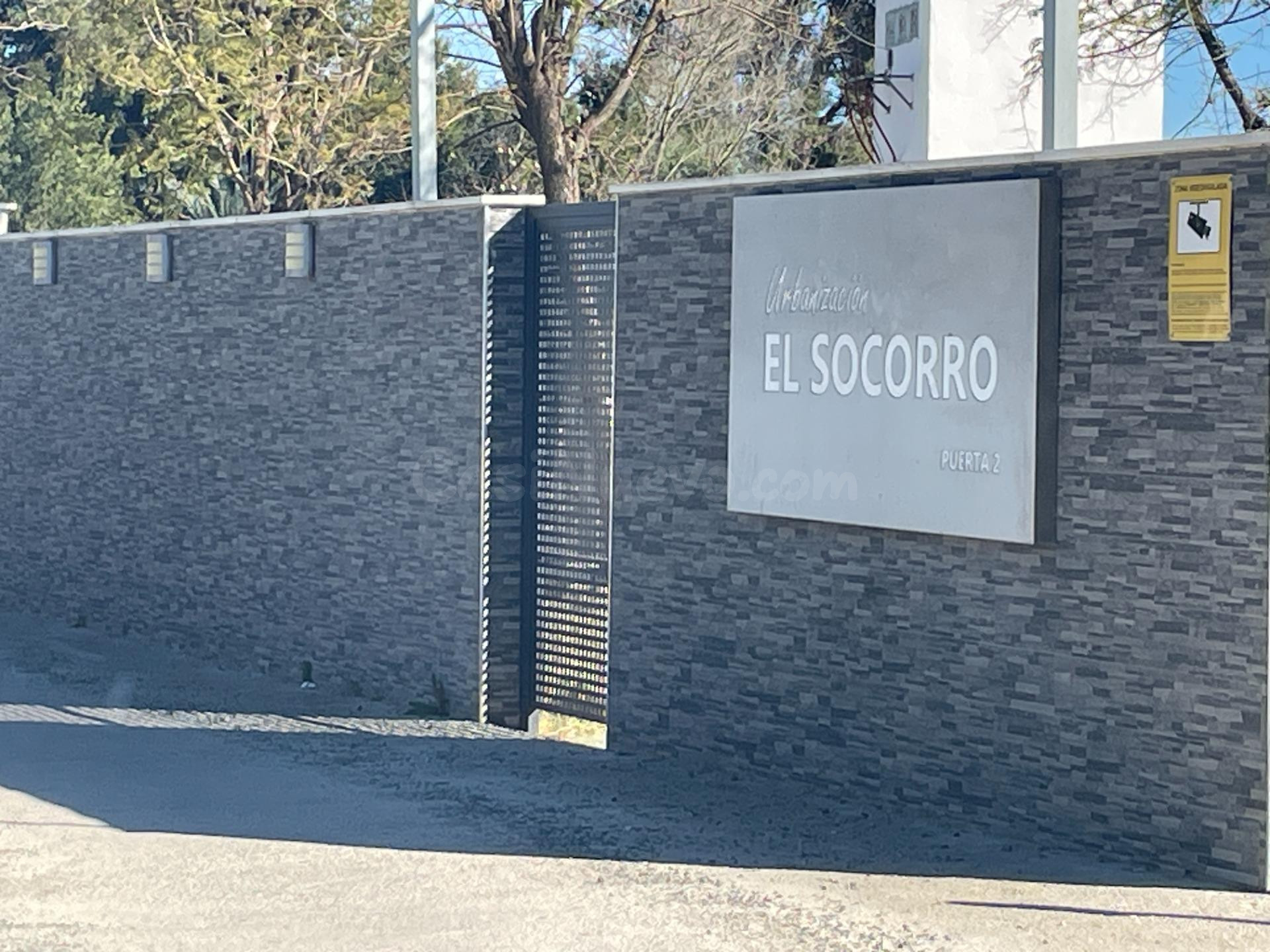 CHALET INDEPENDIENTE EN EXCLUSIVA – URB. EL SOCORRO (CARMONA - foto 2