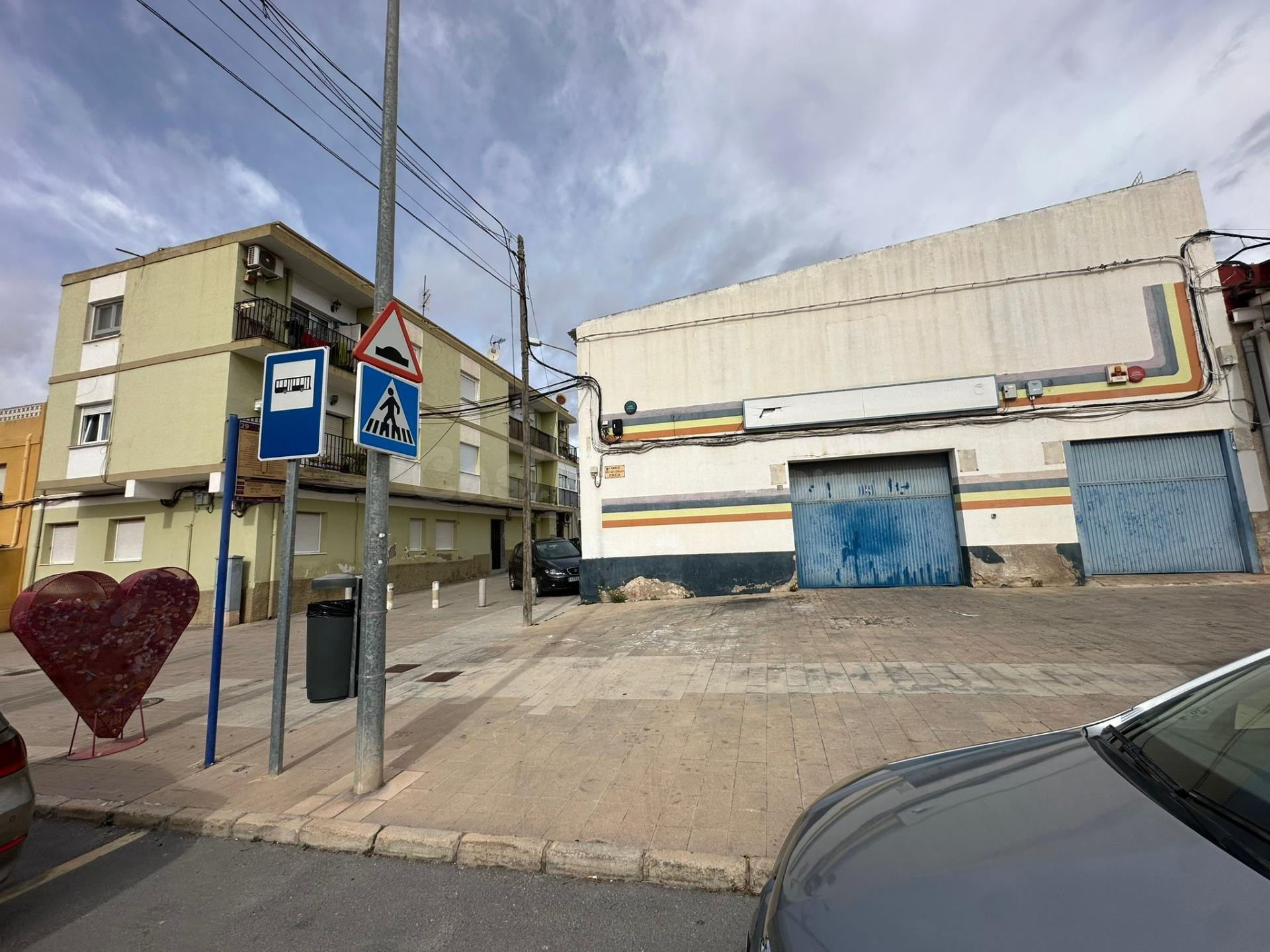 NAVE PETREL: Oportunidad Única en Petrer