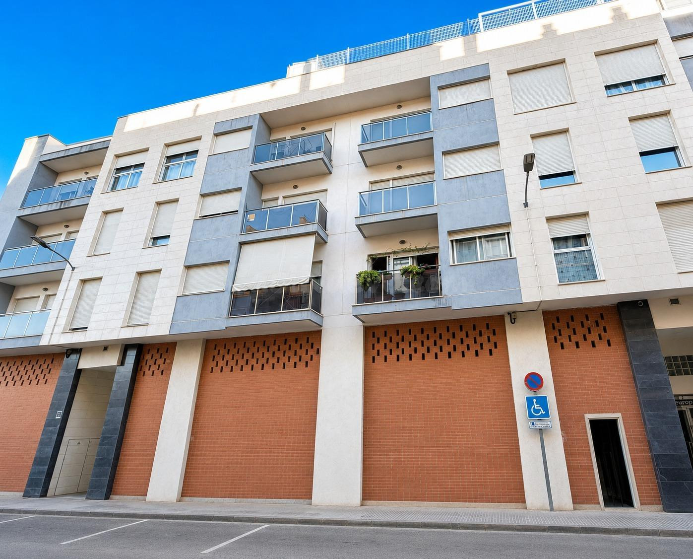 Local de 450 m2 con cambio de uso en zona premium de Beniel - foto 2