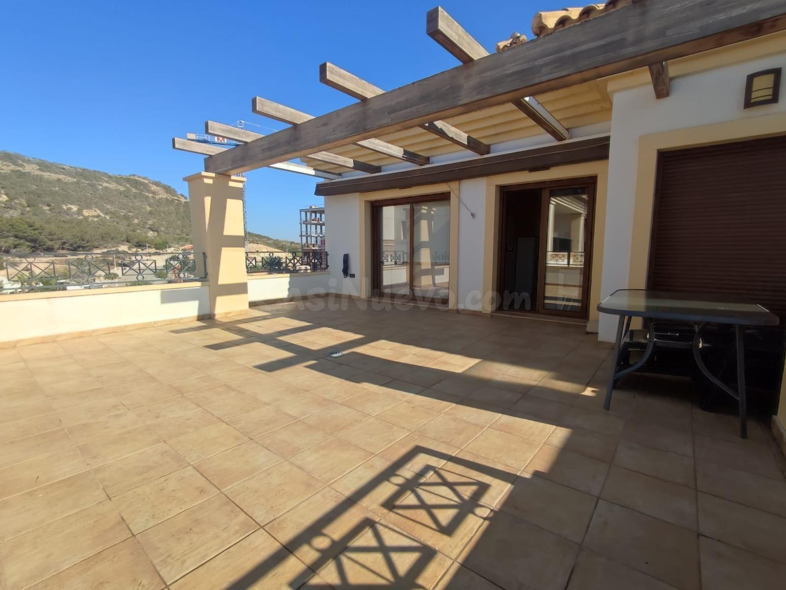 Exclusivo atico con vistas al mar y orientacion sur en la urbanizacion de Guardamar Hills