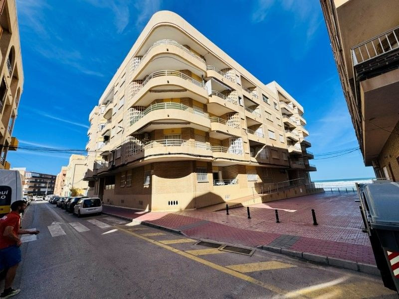 Exclusivo Piso en Planta Baja a Pasos del Mar en La Mata - foto 2
