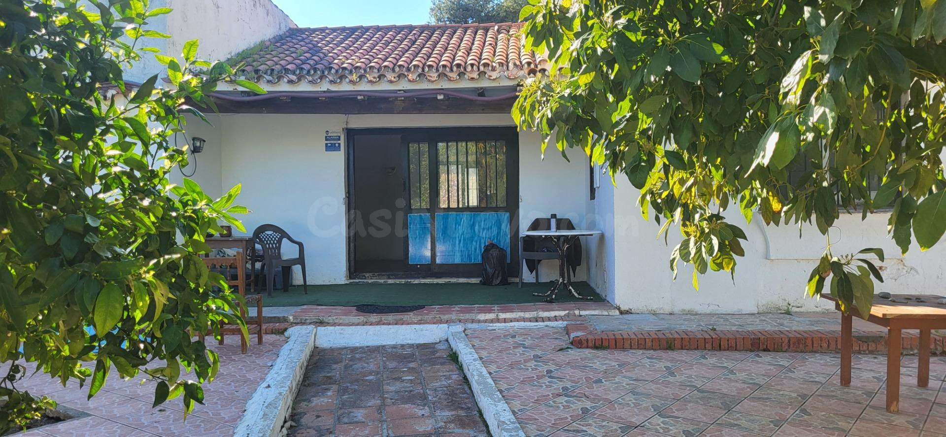 Chalet independiente en primera línea de playa sobre parcela - foto 3