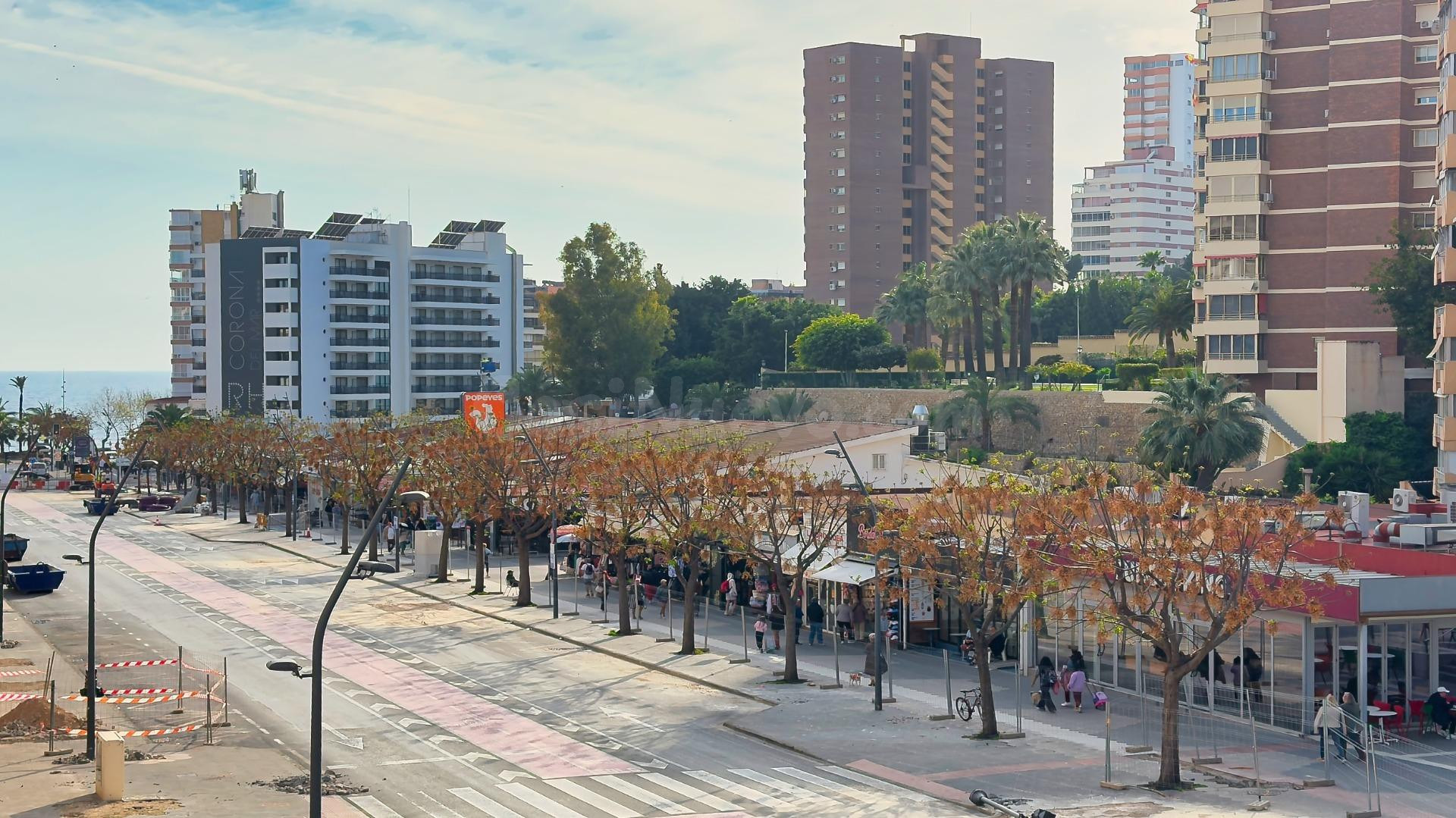 Piso en venta en Centro Urbano Benidorm con vistas al mar - foto 2