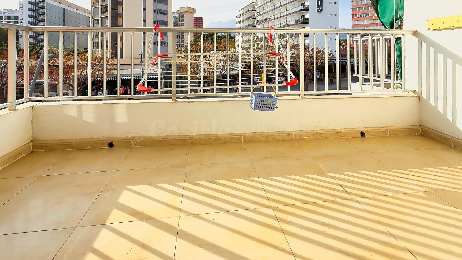 Piso en venta en Centro Urbano Benidorm con vistas al mar - foto 3
